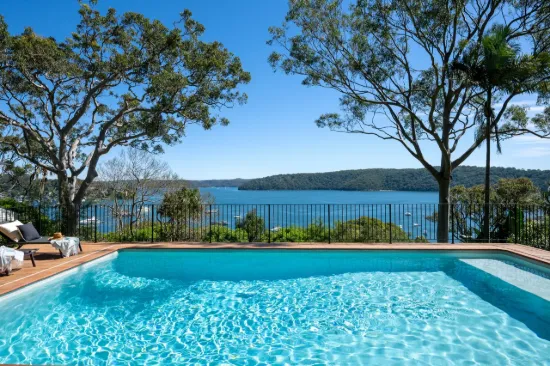 Elevated Palm Beach Haven with Pittwater Panoramas