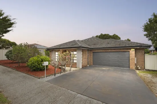 Refined Family Living with Picturesque Surrounds