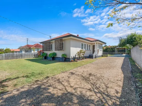 Big block, beautifully renovated, air conditioned throughout, side access with a huge shed!