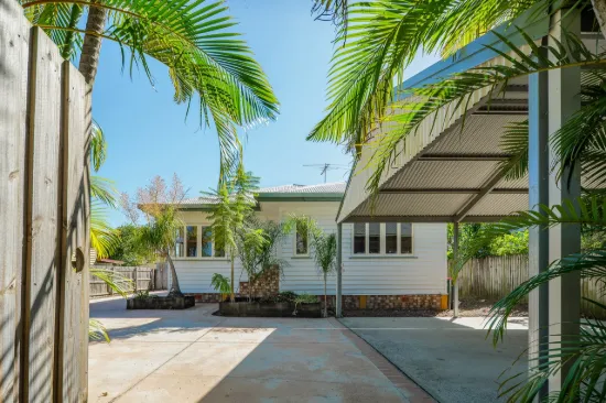 Endless Potential on a Spacious 728m² Block with Side Access