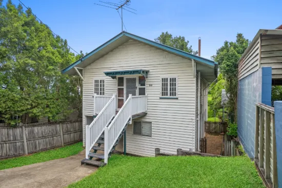 Versatile Dual Living in Prime St Lucia Location