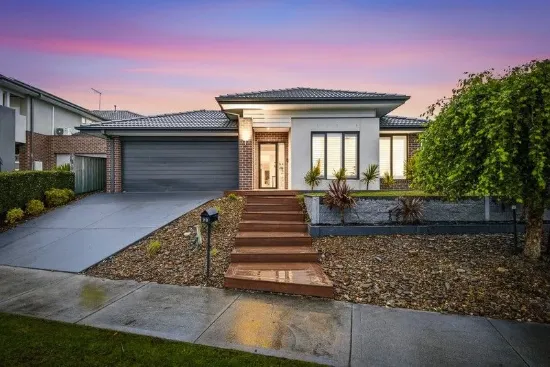 MOVE IN READY WITH PRISTINE PRESENTATION & 3 LIVING ZONES - EASY WALK TO PARKLAND!