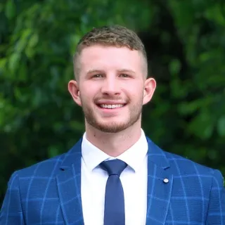 Ari Whisson - Real Estate Agent