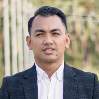 Navin Thakuri - Real Estate Agent