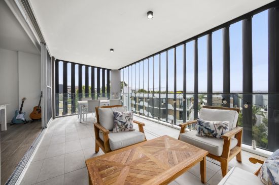 Modern Living with Panoramic City and Water Views