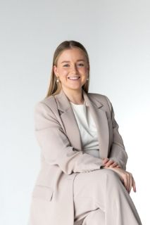 Lucy Robson - Real Estate Agent