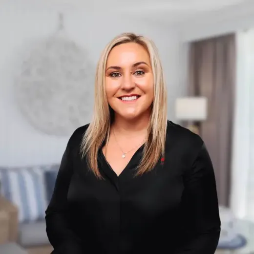 Louise Hurrell - Real Estate Agent at Wiseberry Port Macquarie - PORT MACQUARIE