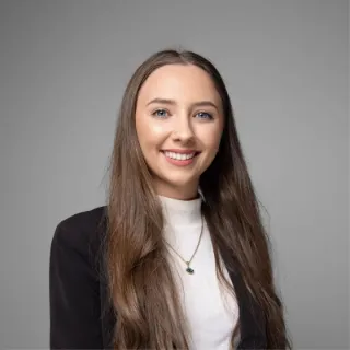 Zoe Rapinett - Real Estate Agent