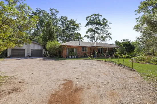 15 Brennan Road, Hampton, Qld 4352