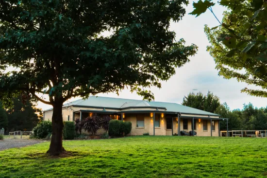 34 Stuartfield Avenue, Romsey, Vic 3434