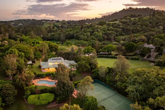 37 Corniche Place, Brookfield, Qld 4069