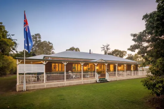 48-50 Fifth Avenue, Barellan Point, Qld 4306
