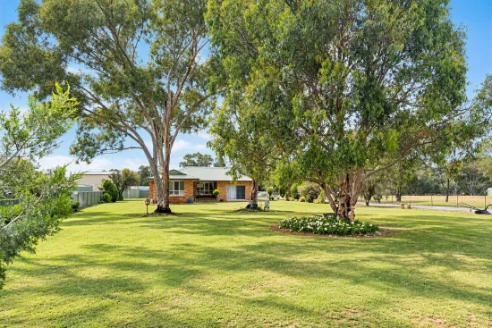 52 Old School Road, Parkes, NSW 2870