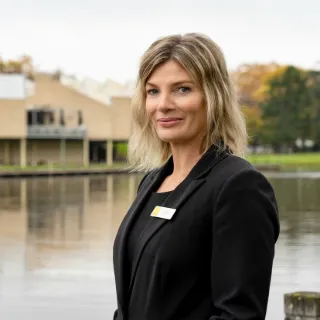 Jo Toms - Real Estate Agent