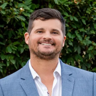 Kris  Hooper - Real Estate Agent