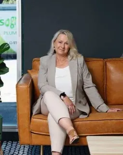 Carolyn Shaw - Real Estate Agent