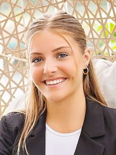 Aisha Waver - Real Estate Agent at RE/MAX Advanced - BELLARA