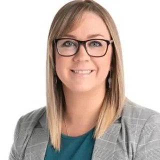 Amanda  Burt - Real Estate Agent