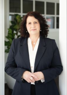 Andrea Lloyd - Real Estate Agent