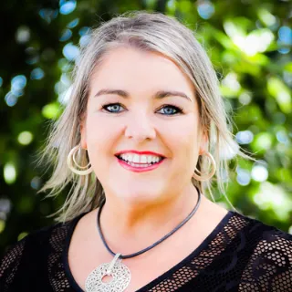 Andrea Lever - Real Estate Agent