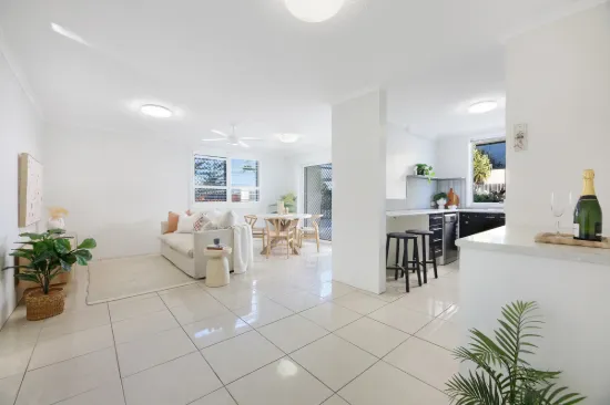 1/300 The Esplanade, Miami, Qld 4220