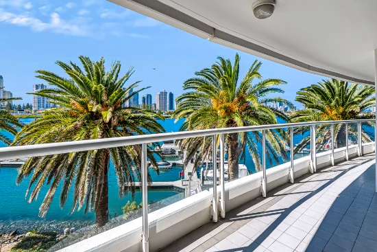 1/75 Brighton Parade, Southport, Qld 4215