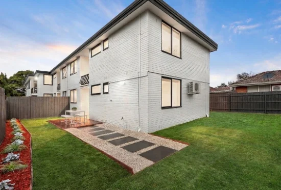 1/9-11 Toolambool Road, Carnegie, Vic 3163