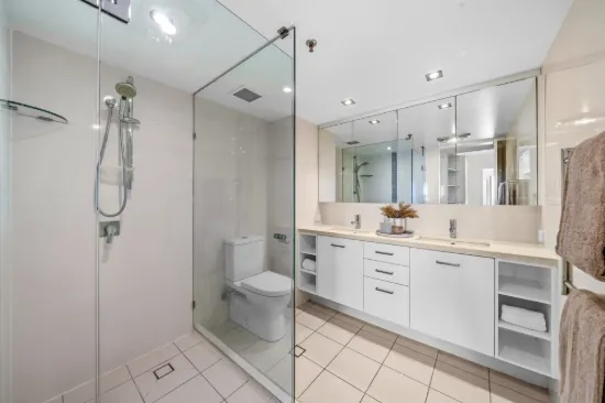 101/21 Bayview Street, Runaway Bay, Qld 4216-Image