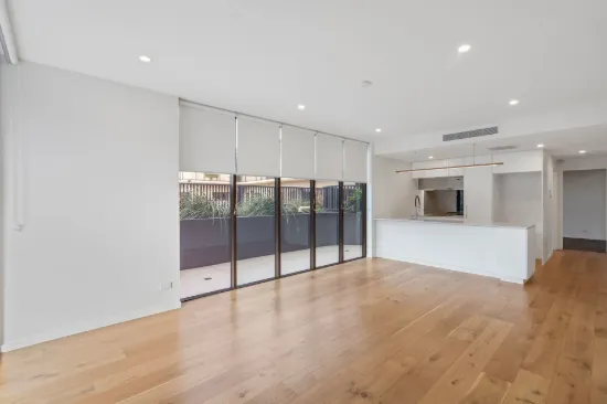 102/110-112 Frank Street, Labrador, Qld 4215