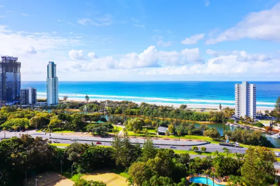 106/8 Admiralty Drive, Paradise Waters, Qld 4217