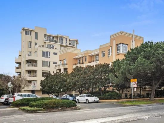 11/2 Seisman Place, Port Melbourne, Vic 3207