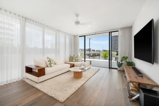 1109/6-8 Sickle Avenue, Hope Island, Qld 4212
