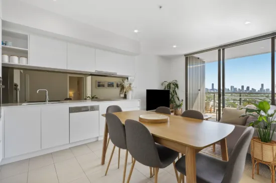 11103 / 300 Old Cleveland Rd, Coorparoo, Qld 4151