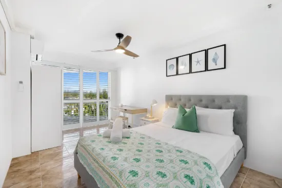 13/11-17 Hughes Avenue, Main Beach, Qld 4217-Image