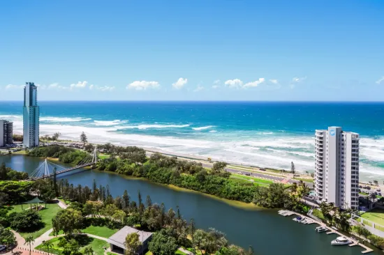 136/2 Admiralty Drive, Paradise Waters, Qld 4217