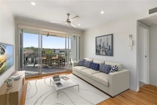 14/2 Laurence St, St Lucia, Qld 4067