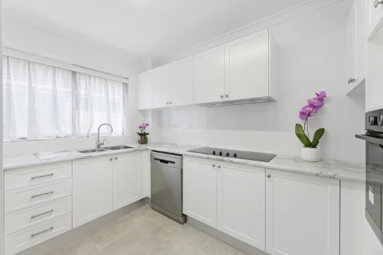 14/7 Federation Ave, Broadbeach, Qld 4218 - For Rent