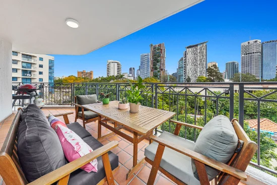 15/1 Goodwin Street, Kangaroo Point, Qld 4169