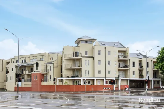 17/1 Gatehouse Drive, Kensington, Vic 3031