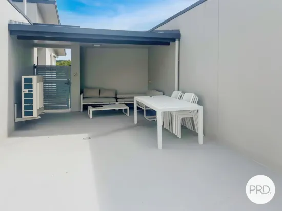 17/2 The Promenade, Boyne Island, Qld 4680-Image