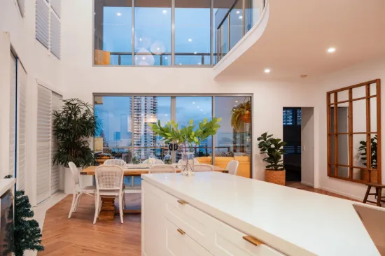 18/120 Surf Parade, Broadbeach QLD 4218-Image