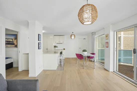 18/26 The Esplanade, Surfers Paradise, Qld 4217-Image