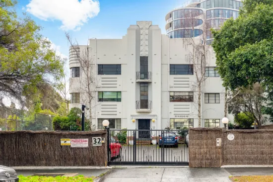 18/32 Queens Road, Melbourne, Vic 3004