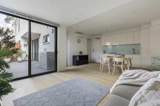 2/13 Rosstown Road, Carnegie, Vic 3163