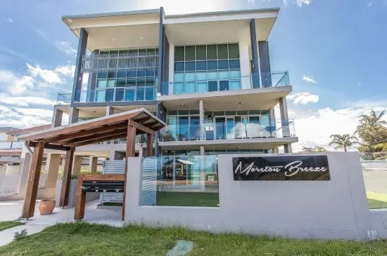 2/133 Flinders Parade, Scarborough, Qld 4020