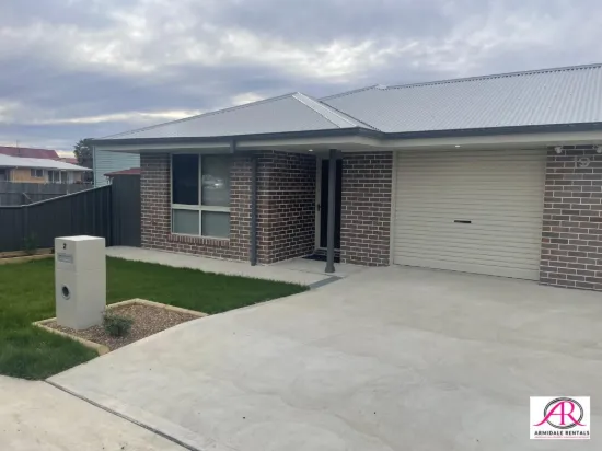 2/19 Naughten Ave, Armidale, NSW 2350