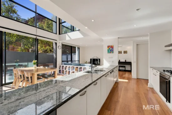 2/19 Queens Road, Melbourne, Vic 3000 - For Sale