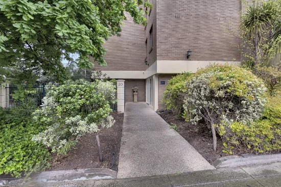 2/20 Pakington Street, Kew, Vic 3101