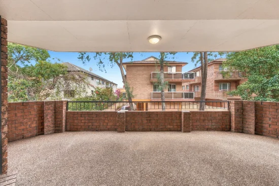 2/211 Hawkesbury Road, Westmead, NSW 2145