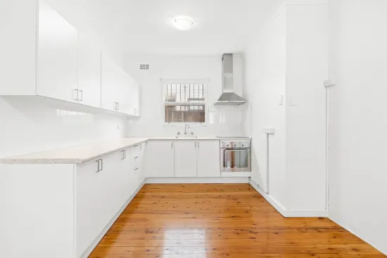 2/23 Hampton Court Road, Carlton, NSW 2218